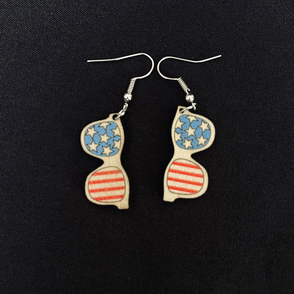 🟢 FREE WITH ANY PURCHASE OVER $10. Lightweight Wood Flag Sunglasses Earring